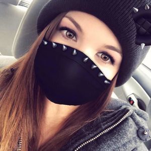 Meet your Posher, Yanet